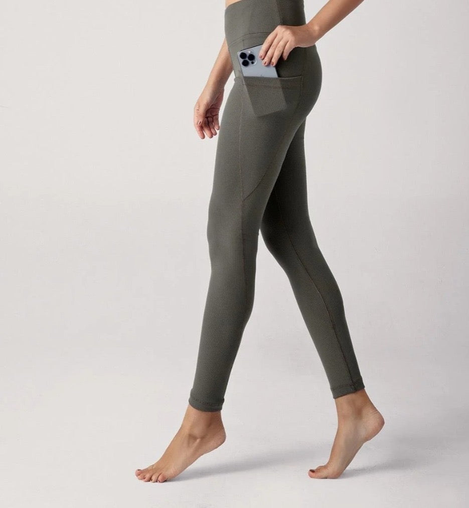 leggings لون كاكي