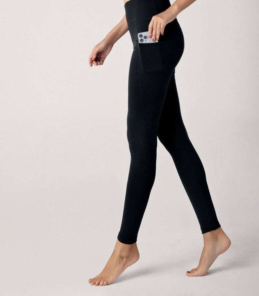 Leggings لون اسود