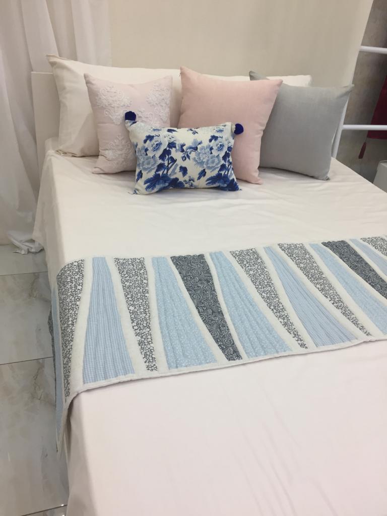 رنر سرير ازرق مخطط
